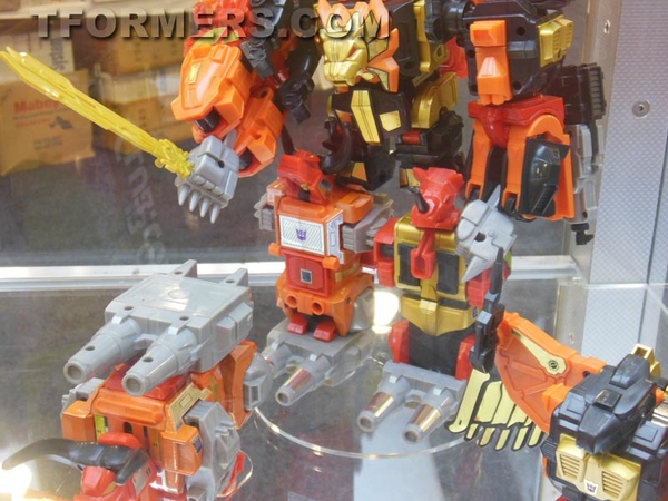 Transformers=botcon 2013 Generatations Prime Paltinum  (22 of 424)